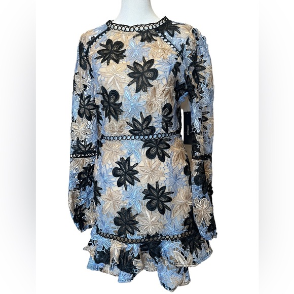 Lulu’s Crochet Lace Ruffled Come To The Party Floral Mini Dress Size Med NWT - Picture 5 of 14